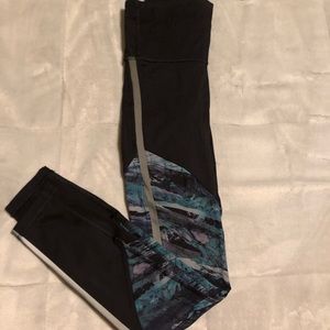 lululemon leggings with a pattern on the side!